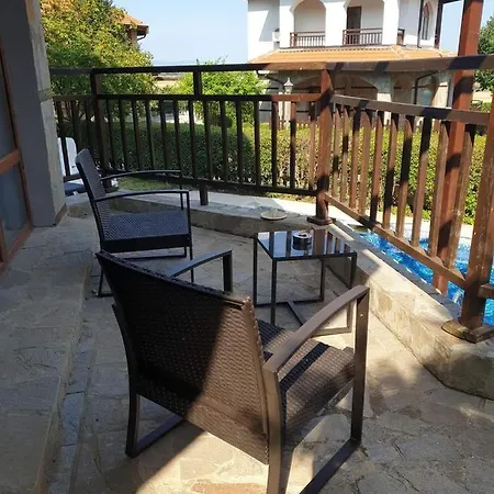 Victoria Villa, 13 Merlot Street, The Vineyards Resort, Aheloy, Pomorie. ヴィラ *