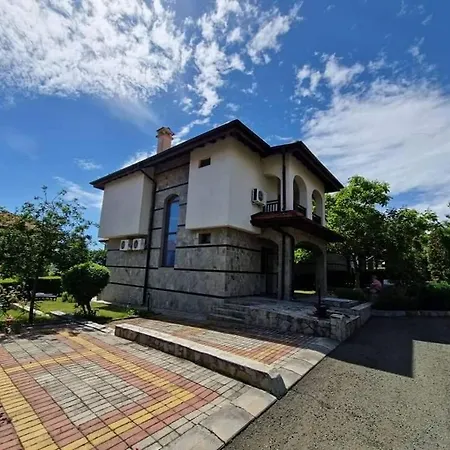 ヴィラ Victoria Villa, 13 Merlot Street, The Vineyards Resort, Aheloy, Pomorie.