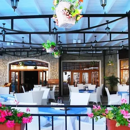 Victoria Villa, 13 Merlot Street, The Vineyards Resort, Aheloy, Pomorie. ヴィラ
